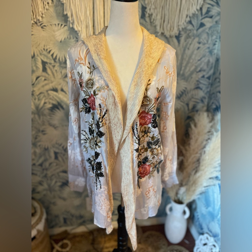 ARATTA Embroidered Embellished Lightweight Hooded Blouse Metalic thread accents - Picture 8 of 9